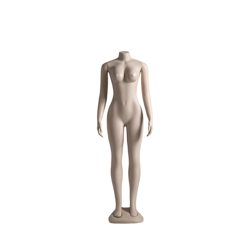Mannequin féminin de couleur de peau avec une courbe naturelle